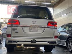 تۆیۆتا لاند کروزەر